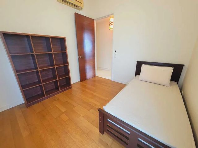 Single bedroom with shelving and wardrobes