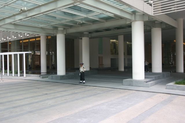 Covered entrance driveway